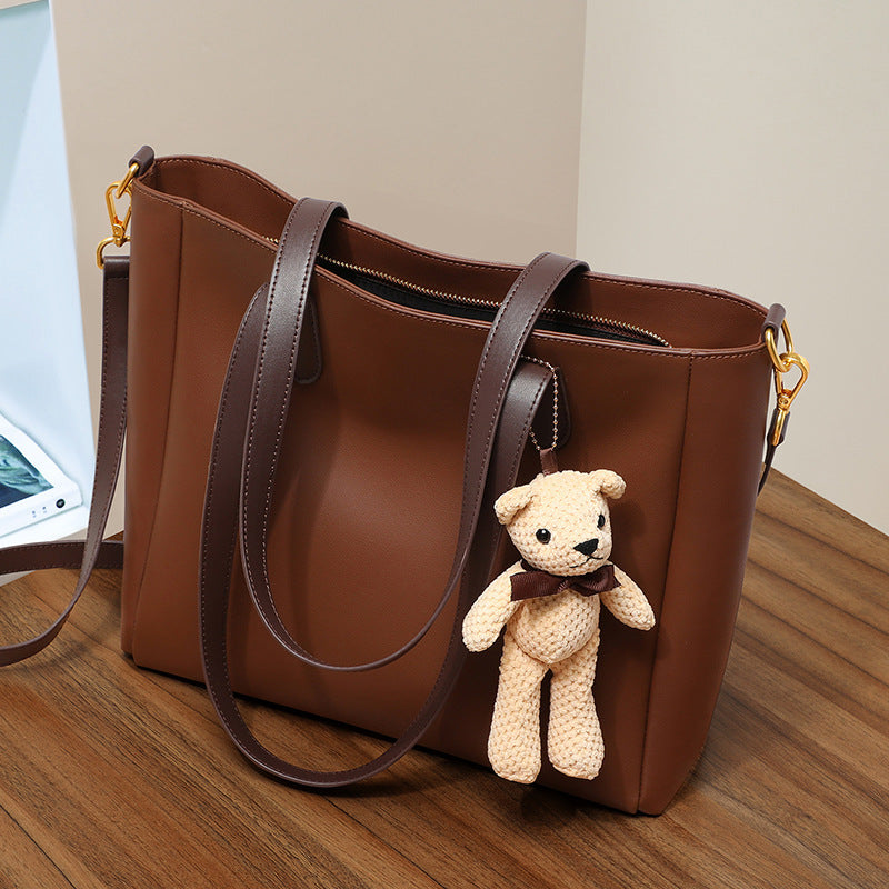 Large capacity shoulder bag made of genuine leather
