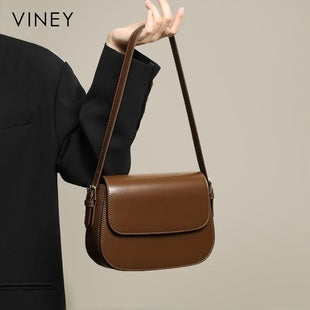 Large capacity shoulder bag made of genuine leather