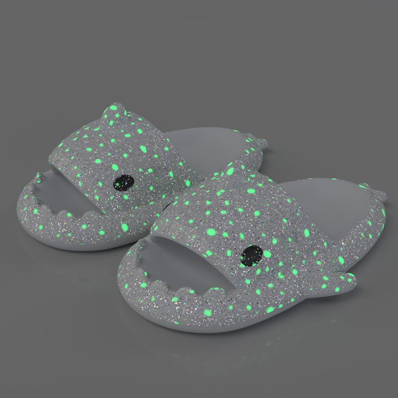 Haifisch-Pantoffeln mit Sternennacht-Lichtdesign, Badezimmerpantoffeln für Paare, Hausschuhe für Frauen