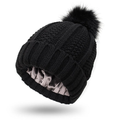 Modische dehnbare Strickmütze mit Satinfutter und Totenkopf für Frauen, Kunstfell-Bommelmütze, Wintermütze zum Warmhalten