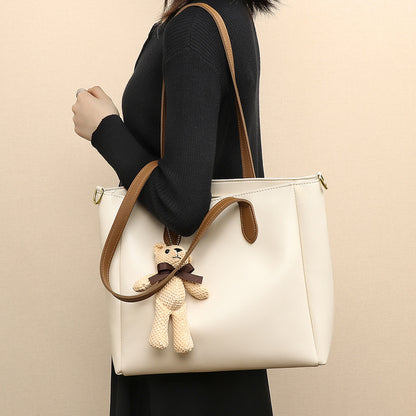 Large capacity shoulder bag made of genuine leather