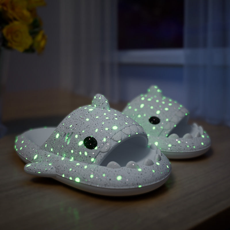 Haifisch-Pantoffeln mit Sternennacht-Lichtdesign, Badezimmerpantoffeln für Paare, Hausschuhe für Frauen