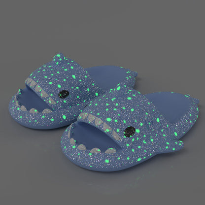Haifisch-Pantoffeln mit Sternennacht-Lichtdesign, Badezimmerpantoffeln für Paare, Hausschuhe für Frauen