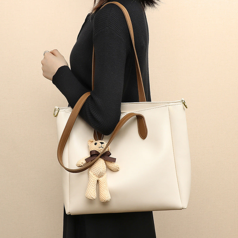 Large capacity shoulder bag made of genuine leather