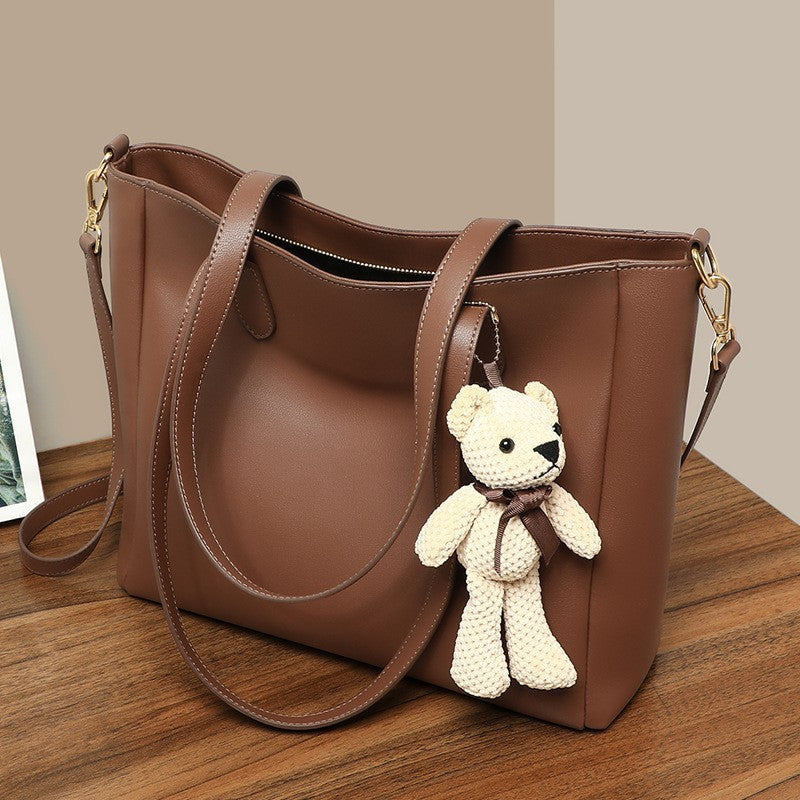Large capacity shoulder bag made of genuine leather