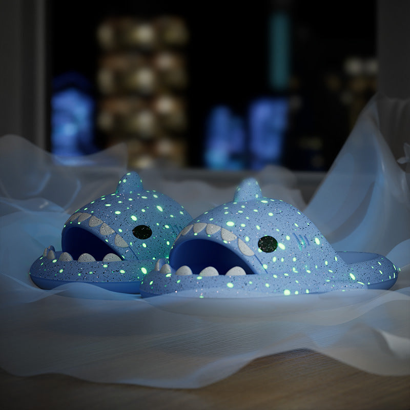 Haifisch-Pantoffeln mit Sternennacht-Lichtdesign, Badezimmerpantoffeln für Paare, Hausschuhe für Frauen