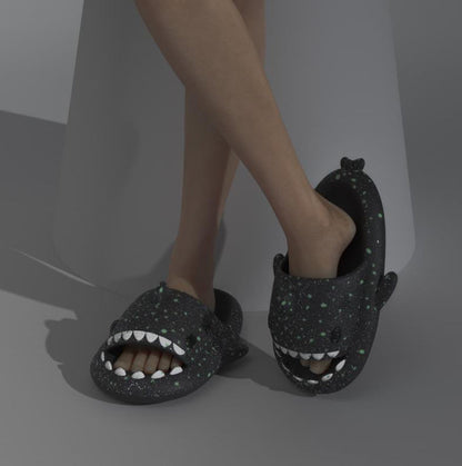 Haifisch-Pantoffeln mit Sternennacht-Lichtdesign, Badezimmerpantoffeln für Paare, Hausschuhe für Frauen