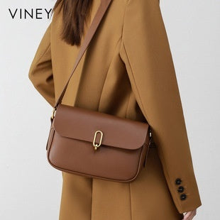 Large capacity shoulder bag made of genuine leather